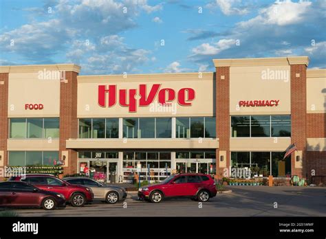 Hyvee madison - Hy-Vee is situated not far from the intersection of Avenue L and 26th Street, in Fort Madison, Iowa. By car . 1 minute trip from Avenue O, 27th Street, Avenue North and Avenue M; a 4 minute drive from 20th Street (US-61-Business), Avenue H (US-61-Business) or Avenue East; or a 12 minute trip from 18th Street and Old Highway 61 (US-61-Business). 